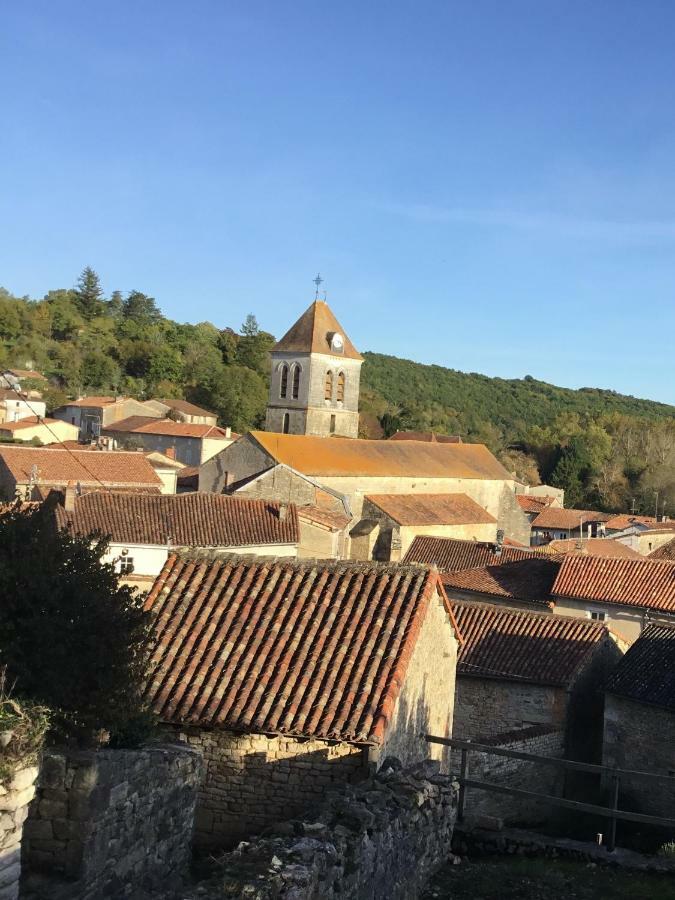 Nanteuil-en-ValléeLa Vieille Maison Rose住宿加早餐旅馆 外观 照片