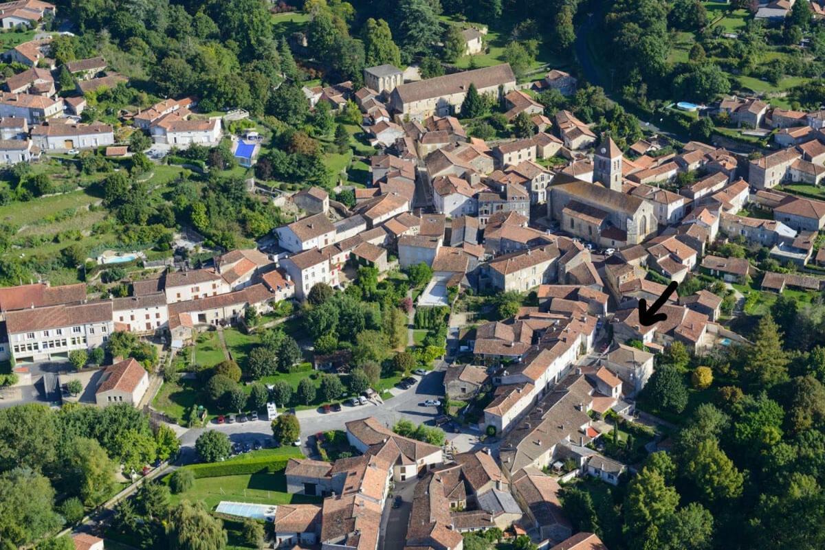 Nanteuil-en-ValléeLa Vieille Maison Rose住宿加早餐旅馆 外观 照片