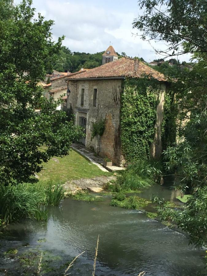 Nanteuil-en-ValléeLa Vieille Maison Rose住宿加早餐旅馆 外观 照片